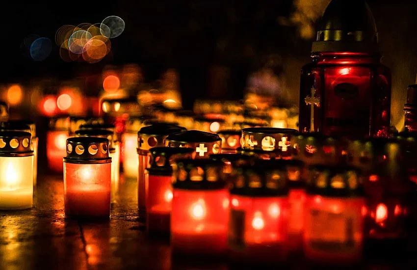 Tradycje Czczenia Zmarłych na Świecie – od Wszystkich Świętych po Día de los Muertos
