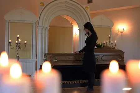 Jak mówić o śmierci w sposób profesjonalny i empatyczny? Komunikacja w branży funeralnej